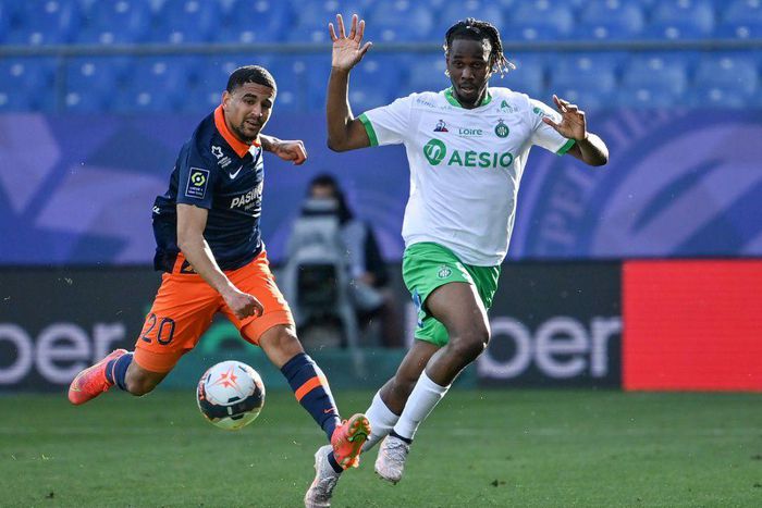 Kaizer Chiefs star Keagan Dolly (L) playing for former club Montpellier against Saint-Etienne in the French Ligue 1 this year.