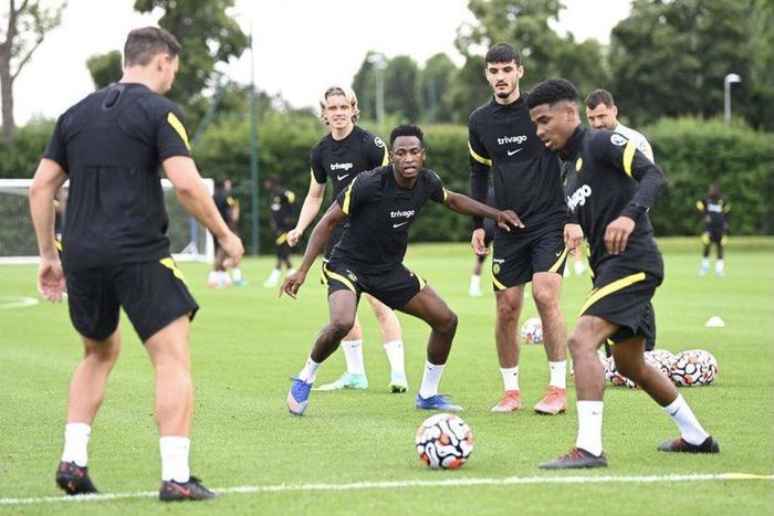 Photos: Baba Rahman rejoins Chelsea for preseason training