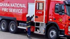 No fuel & water in the Trucks – Fire service as Makola building's on fire 300m away