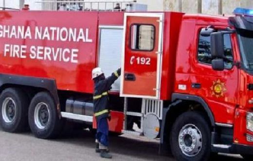 No fuel & water in the Trucks – Fire service as Makola building's on fire 300m away