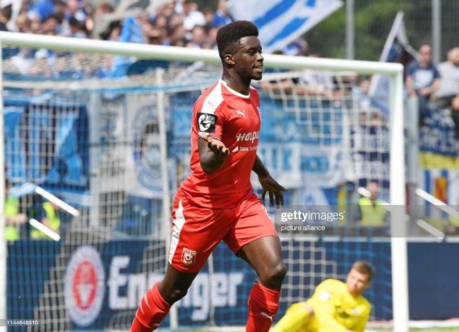 Braydon Manu celebrates his goal