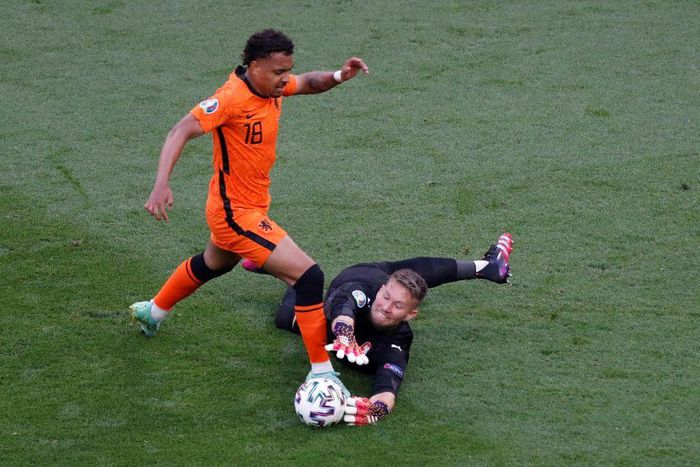 Borussia Dortmund are reportedly chasing Netherlands forward Donyell Malen (L)