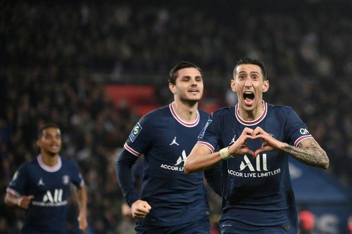 Angel Di Maria celebrates after scoring PSG's late winner against Lille