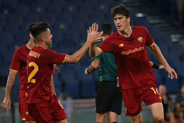 On target: Roma's Eldor Shomurodov  (right)