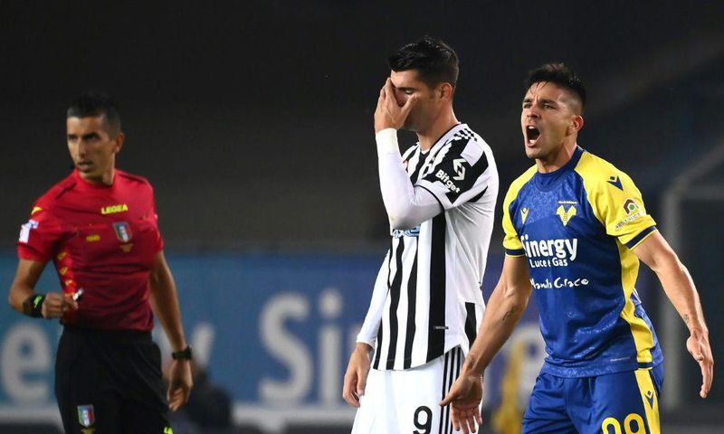 Giovanni Simeone (R) has scored six goals in his past two starts for Verona