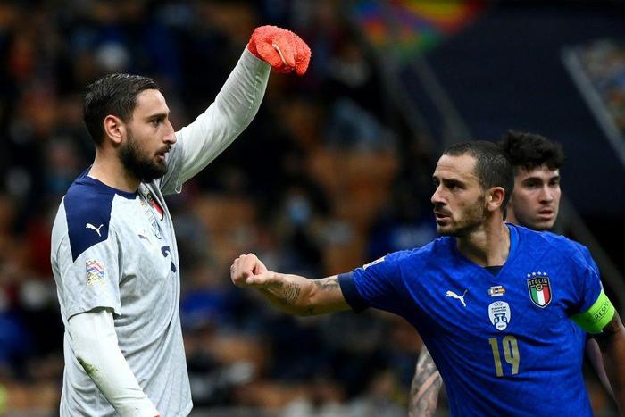 Leonardo Bonucci (R) will lead Italy in the absence of Giorgio Chiellini