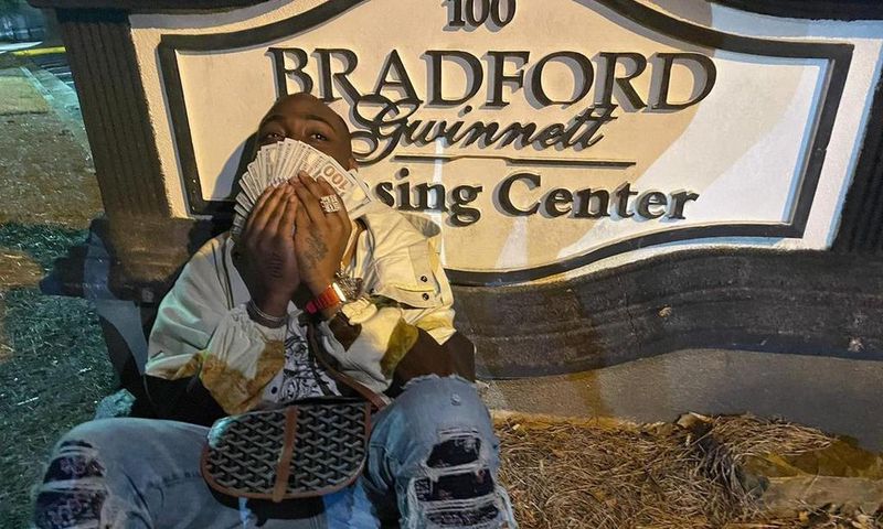 Davido raises over Sh42 million after asking fans to Send him Money [Screenshot]