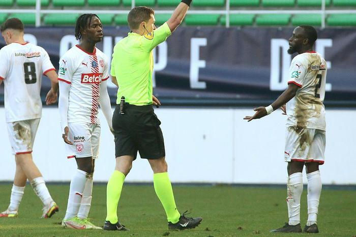 Souleymane Karamoko is shown a red card at Troyes to leave Nancy with eight men