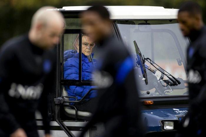 Netherlands coach Louis van Gaal attended training in a golf cart after hurting his hip