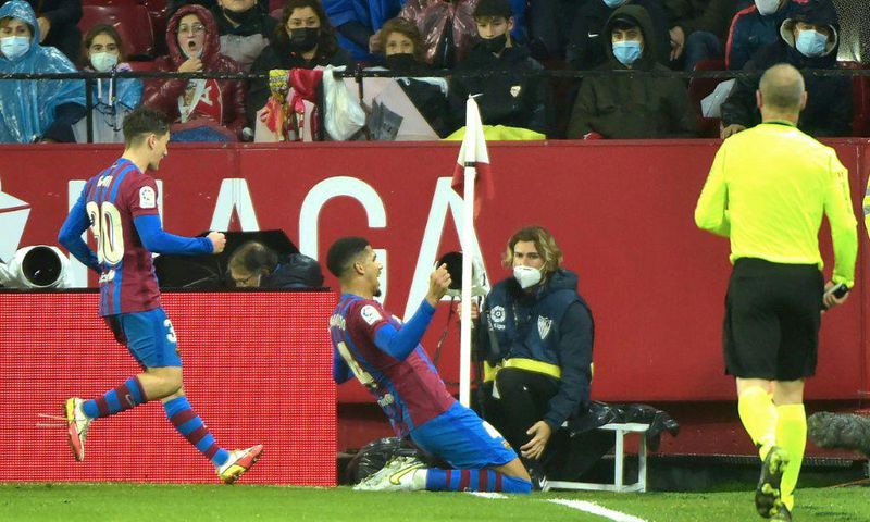Barcelona defender Ronald Araujo (C) celebrates scoring the equaliser against Sevilla.