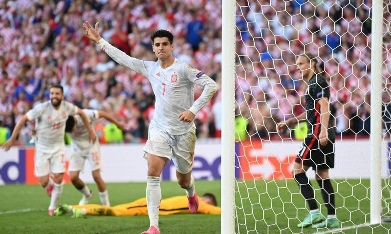 Alvaro Morata scored his second goal of the tournament to help Spain into the quarter-finals