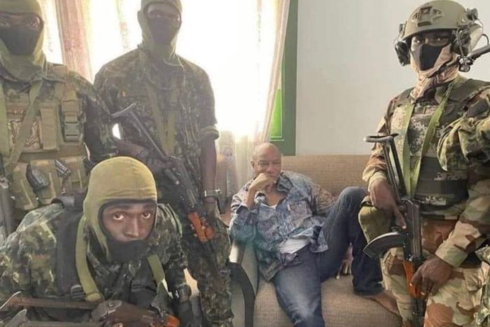 Le président Alpha Condé entre les mains des Forces Spéciales guinnéenne