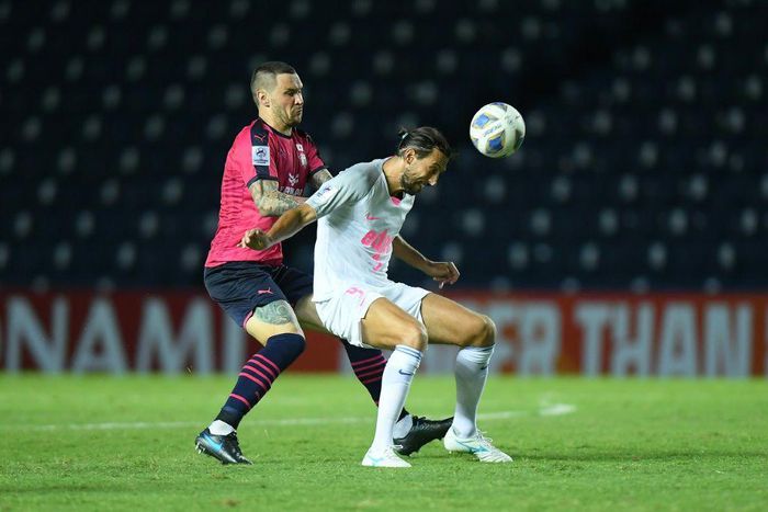 Record breaker: Hong Kong's Kitchee's Dejan Damjanovic (right) in action