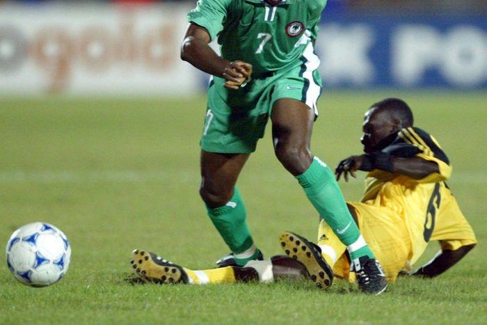 Enyimba coach Finidi George (L) playing for Nigeria against Ghana during the 2002 Africa Cup of Nations in Mali.