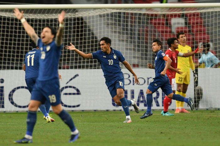 Chanathip Songkrasin (C) scored twice as Thailand closed in on a sixth AFF Suzuki Cup title