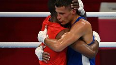 Cuba's Andy Cruz (red) ended Australia's Harry Garside's run in the semi-finals