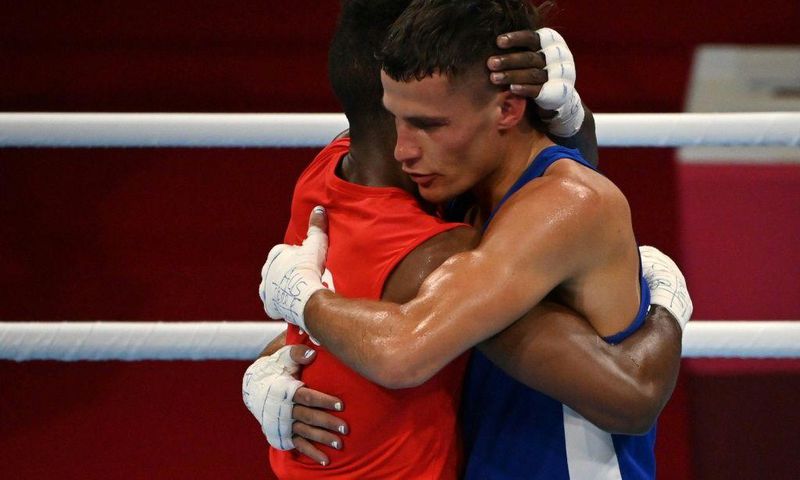 Cuba's Andy Cruz (red) ended Australia's Harry Garside's run in the semi-finals