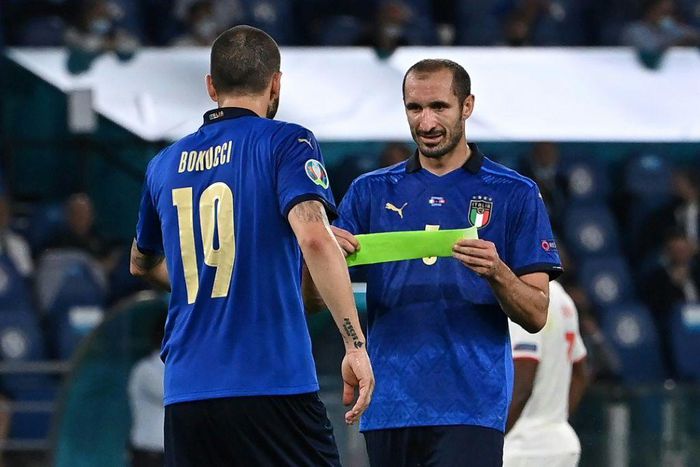 Giorgio Chiellini passed the Italian captain's armband to Leonardo Bonucci before going off against Switzerland.