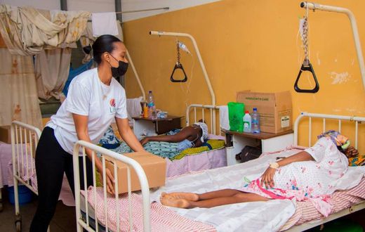 Stephanie Karikari celebrates with mothers at Winneba Municipal Hospital
