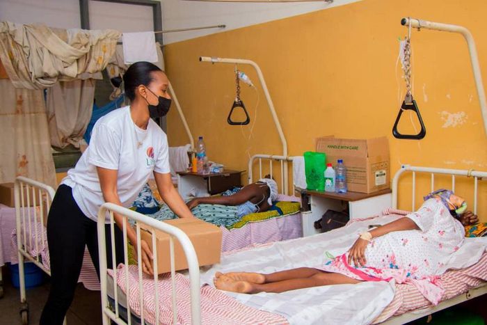 Stephanie Karikari celebrates with mothers at Winneba Municipal Hospital