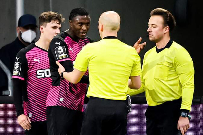 Aaron Opoku: League match in Germany called off after Ghanaian forward suffers racial abuse