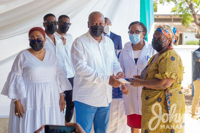 John Mahama gives out Glucometers