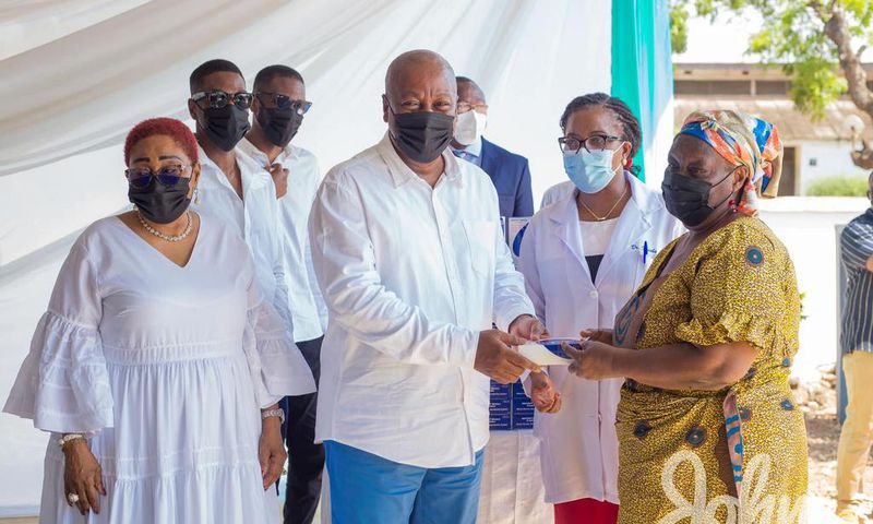 John Mahama gives out Glucometers