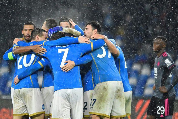 Napoli's players celebrate after beating Leicester
