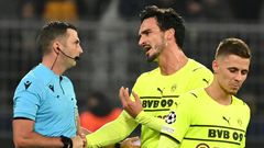 Mats Hummels (C) remonstrates with English referee Michael Oliver (L) during Dortmund's defeat to Ajax in the Champions League