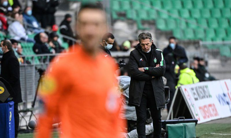 Saint-Etienne coach Claude Puel is under even more pressure after the Ligue 1 tailenders were thrashed 5-0 at home by Rennes
