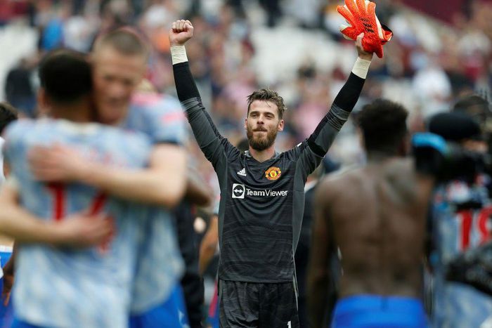 David de Gea celebrates after saving Mark Noble's penalty in Manchester United's 2-1 win against West Ham in the Premier League