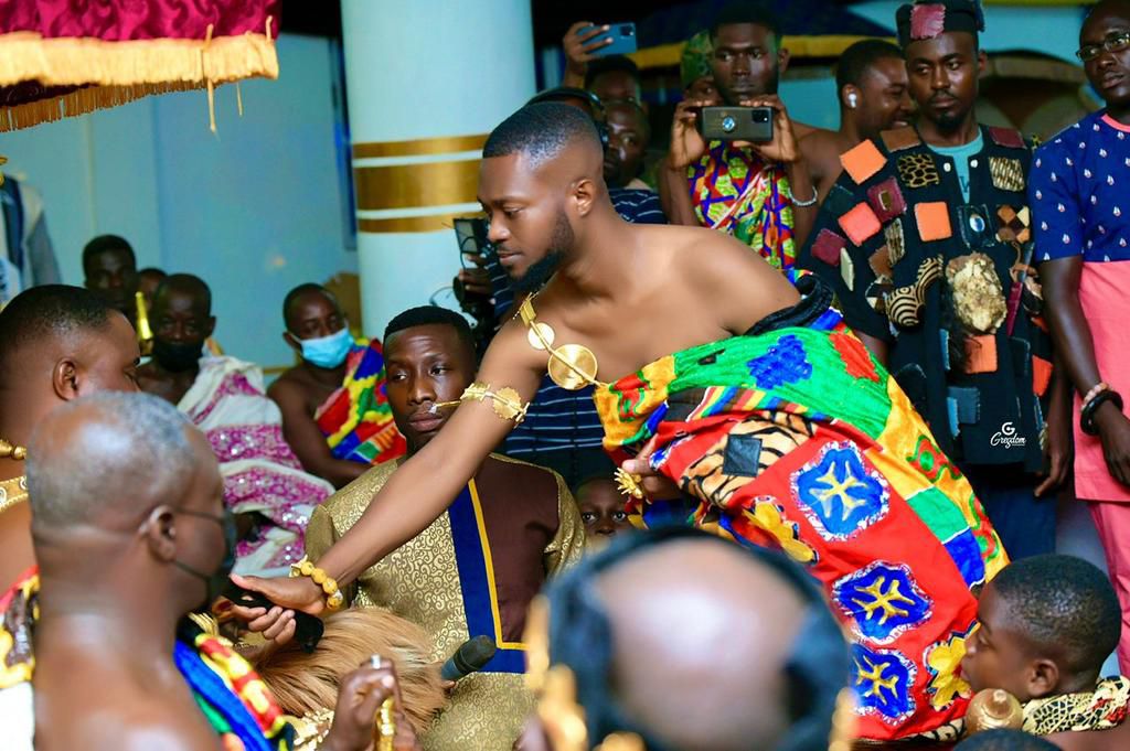 Rev. Ampomah Danso enstooled as Nkosuohene at Ngleshi Amanfrom