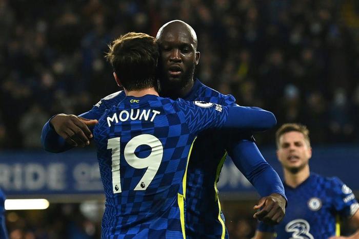 Chelsea forward Romelu Lukaku (right) celebrates after scoring against Brighton