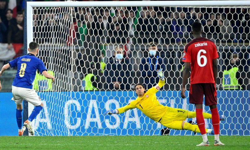 Jorginho misses his penalty against Switzerland