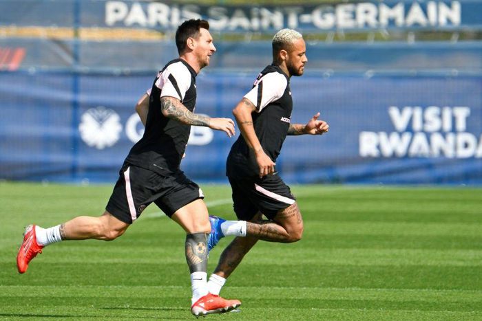 in the wings: Lionel Messi and Neymar are training but will not play for Paris Saint-Germain against Strasbourg