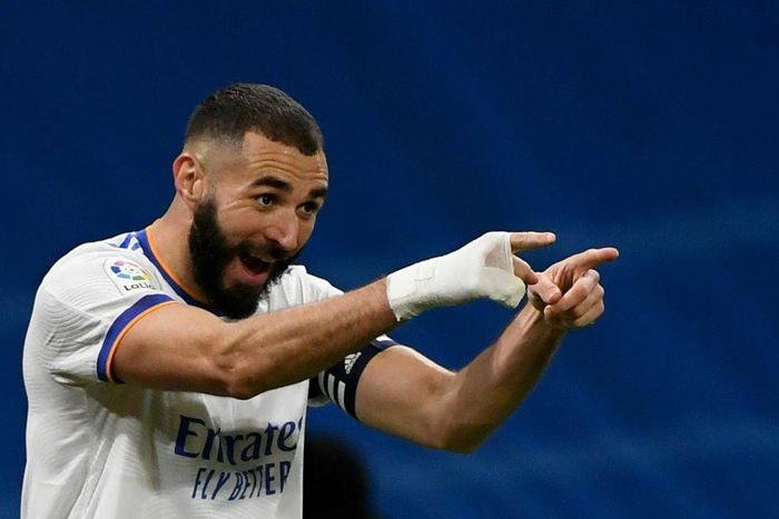 Karim Benzema put Real Madrid two in front against Rayo Vallecano on Saturday.