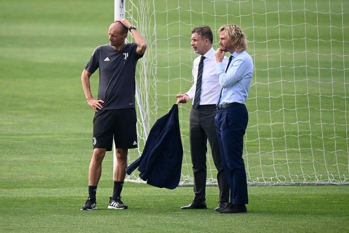 Massimiliano Allegri (L), won five Serie A titles in his first spell at Juventus but is off to a rocky start this season