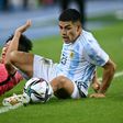 Argentina's Carlos Valenzuela (R) competes for the ball with South Korea's Um Won-sang (L) during their friendly football match in Yongin, South Korea