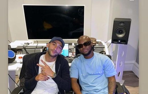 Video: Chelsea star Hakim Ziyech hangs out with King Promise during studio session