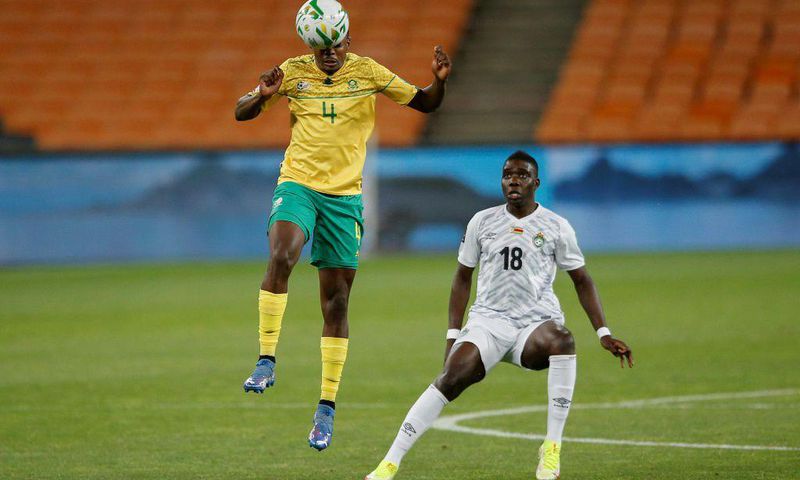 Match-winner Teboho Mokoena (L) of South Africa heads the ball watched by Marvelous Nakamba (R) of Zimbabwe during a World Cup qualifier in Johannesburg on Thursday.