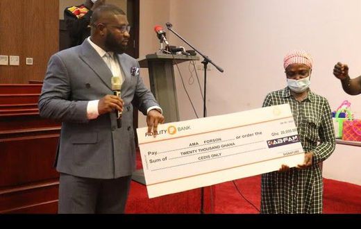 Ama Forson receiving a donation of GHC20,000 from Chief Executive Officer of KAB FAM Ghana Limited, Kwaku Antwi Boahen.