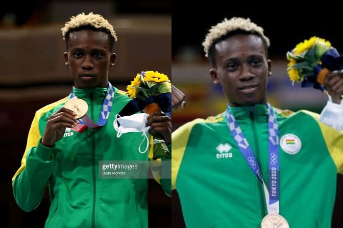 Photos: Ghana’s Samuel Takyi presented with his Olympic bronze medal