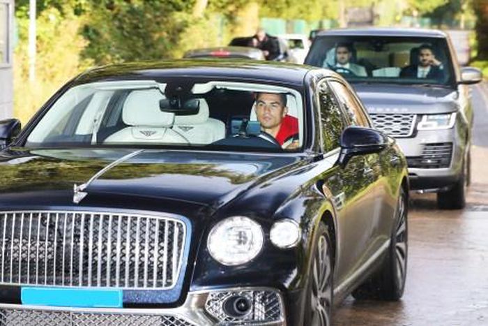 Cristiano Ronaldo’s driver queues for 7 hours to buy fuel to fill footballer’s Bentley