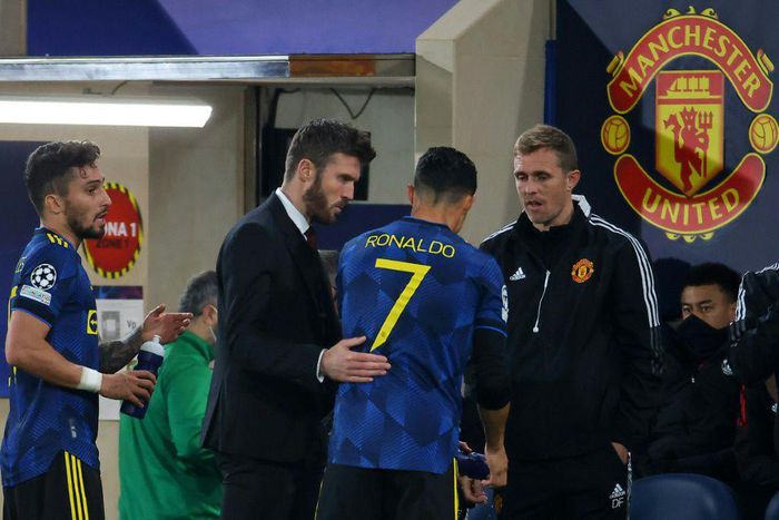 Michael Carrick (L) saw Cristiano Ronaldo fire Manchester United into the last 16 in his first match as caretaker manager