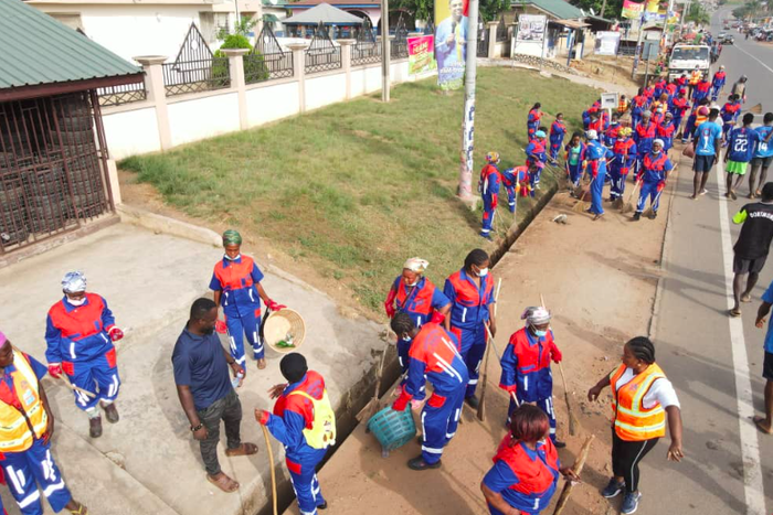 Okyeman and Zoomlion clean Kyebi to commemorate Okyehene's 71st birthday
