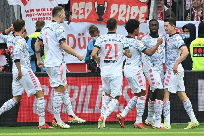 Bayern Munich scored four goals in seven minutes in a crushing victory over Bayer Leverkusen on Sunday