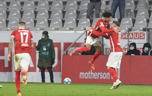 Kevin Schade (C) celebrates scoring Freiburg's winning goal on Sunday