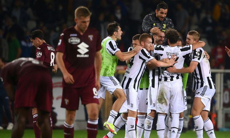 Manuel Locatelli snatched Juventus a late derby success over Torino