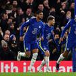 Chelsea celebrate Jorginho's equaliser against Manchester United