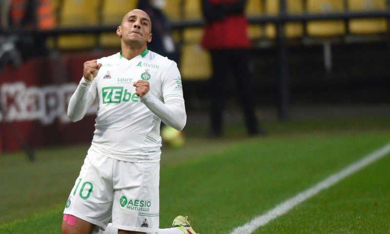 Wahbi Khazri scored a sensational goal as Saint-Etienne drew at Metz
